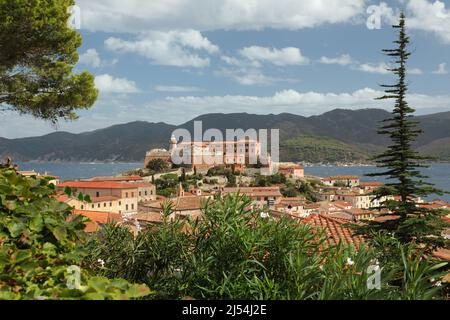 Schöne Aussicht auf die alte Stadt Portoferraio mit Festung Stella, Insel Elba, Toskana, Italien Stockfoto