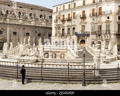 Praetorian Brunnen und Palast und San Giuseppe dei Teatini Kirche auf dem sogenannten Platz der Schande in Palermo Stadt, Sizilien Insel, Italien Stockfoto