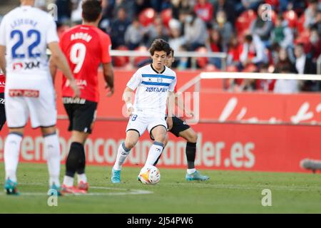 Palma de Mallorca, Spanien. 19. April 2022. Facundo Pellistri (Alaves) Fußball: Spanisches Spiel 'La Liga Santander' zwischen RCD Mallorca 2-1 Deportivo Alaves beim Visit Mallorca Estadi in Palma de Mallorca, Spanien. Quelle: Mutsu Kawamori/AFLO/Alamy Live News Stockfoto