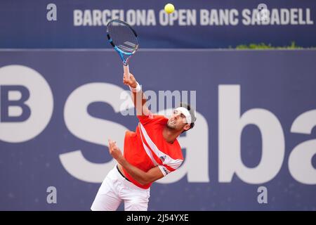 Barcelona, Spanien. 20. April 2022, Carlos Taberner während der Barcelona Open Banc Sabadell, spielte Conde de Godo Trophy im Real Club de Tenis Barcelona am 20. April 2022 in Barcelona, Spanien. (Foto von Bagu Blanco / PRESSINPHOTO) Stockfoto