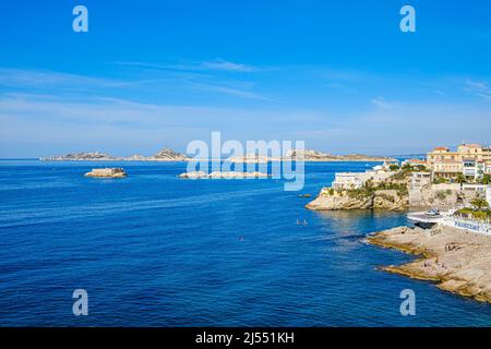 PANORAMA SUR L'ANSE DE LA FAUSSE MONNAIE ET LES ILES DU FRIOUL. MARSEILLE, PROVENCE, FRANKREICH 13 Stockfoto