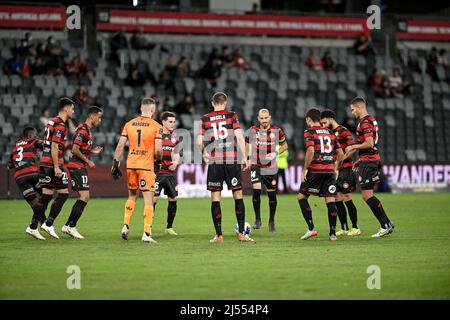 20.. April 2022 : CommBank Stadium, Sydney, Australien; A-League Football Western Sydney Wanderer gegen Newcastle Jets; die Wanderer bereiten sich auf den Start vor Stockfoto