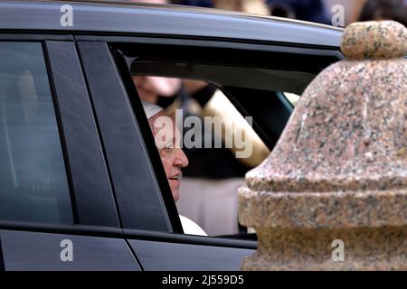 Vatikanstadt, Vatikanstadt. 20. April 2022. Papst Franziskus bei einer wöchentlichen Generalaudienz auf dem Petersplatz am 20. April 2022 Quelle: dpa/Alamy Live News Stockfoto