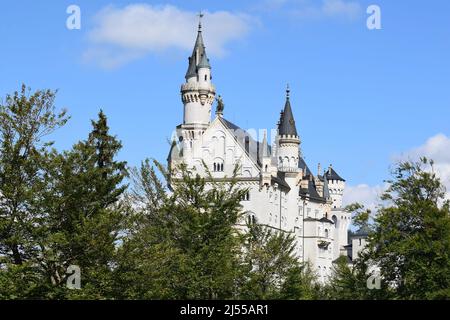 Berühmtes Schloss in Südbayern (Schloss Neuschwanstein genannt). Palast von König Ludwig II.. Auch bekannt als 'Disney Castle'. Bayern, Deutschland Stockfoto