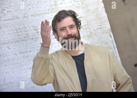 Roma, Italien. 20. April 2022. Tommaso Paradiso nimmt an der Fotoaufnahme des Films Sulle Nuvole im Space Cinema Moderno in Rom Teil, (Italien) 20.. April 2022 Quelle: dpa/Alamy Live News Stockfoto