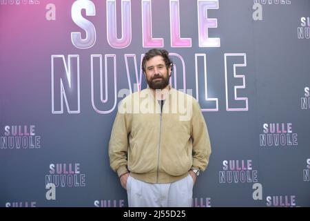 Roma, Italien. 20. April 2022. Tommaso Paradiso nimmt an der Fotoaufnahme des Films Sulle Nuvole im Space Cinema Moderno in Rom Teil, (Italien) 20.. April 2022 Quelle: dpa/Alamy Live News Stockfoto