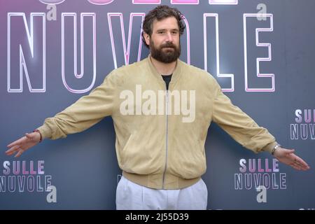 Roma, Italien. 20. April 2022. Tommaso Paradiso nimmt an der Fotoaufnahme des Films Sulle Nuvole im Space Cinema Moderno in Rom Teil, (Italien) 20.. April 2022 Quelle: dpa/Alamy Live News Stockfoto