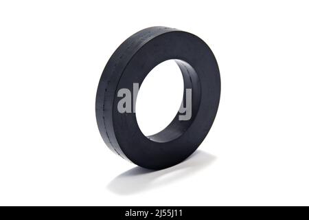 Haufen von Gummidichtungen und Unterlegscheiben auf weiß isoliert. Hochwertige Fotos. Stockfoto