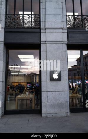 Außenansicht des Apple Stores in Madrid Puerta del Sol, Spanien Stockfoto