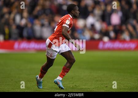 NOTTINGHAM, GROSSBRITANNIEN. APR 18. Richie Laryea von Nottingham Forest während des Sky Bet Championship-Spiels zwischen Nottingham Forest und West Bromwich Albion am City Ground, Nottingham, am Montag, 18.. April 2022. (Kredit: Jon Hobley | MI News) Kredit: MI Nachrichten & Sport /Alamy Live News Stockfoto