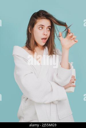 Frau Haarausfall Problem für die Gesundheit Haarpflege Shampoo. Haarverlustkonzept. Stockfoto