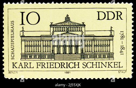 MOSKAU, RUSSLAND - 27. MÄRZ 2022: In Deutschland gedruckte Briefmarke zeigt Schauspielhaus, Berlin, 200. Geburtstag des Architekten Karl Friedrich Schinkel se Stockfoto