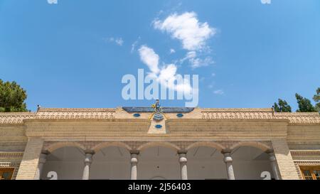 Faravahar Mosaik-Symbol auf zoroastrischen Feuertempel Atash Behram in der Altstadt Stockfoto