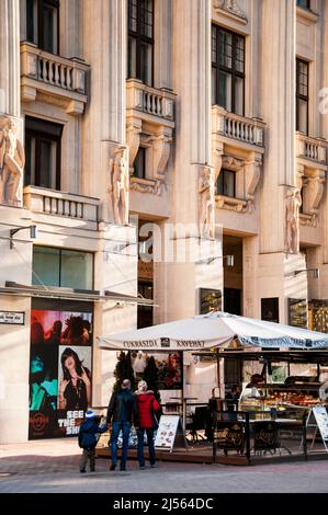 Hard Rock Cafe in Budapest, Ungarn und traditionelles ungarisches Street Food im Váci utica. Stockfoto