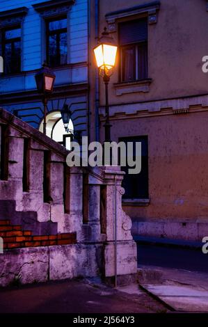 Budapest auf der Budaer Seite der Donau bei Nacht in Ungarn. Stockfoto