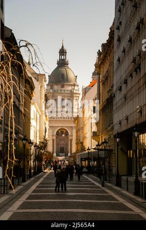 Neoklassizistische St.. Stephansbasilika mit einem Neorenaissance-Dom in Budapest, Ungarn. Stockfoto