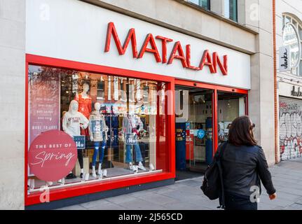 Eine Filiale von Matalan, einem Bekleidungs- und Haushaltswarengeschäft, in der Oxford Street, London, Großbritannien Stockfoto