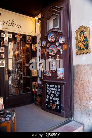 Ungarischer Handwerker Anjándéküzlet in der Altstadt Buda im Burgviertel von Budapest, Ungarn. Stockfoto