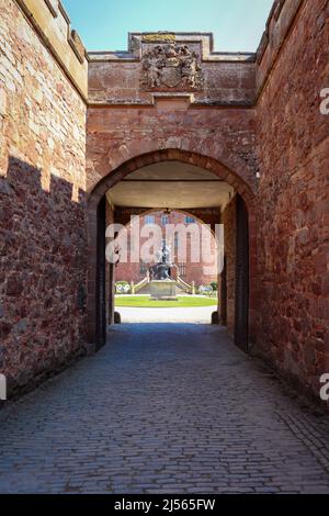 Eingang zum Bogengang zum Powis Castle and Gardens Stockfoto