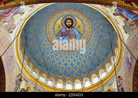 ST. PETERSBURG, RUSSLAND - 28. SEPTEMBER 2014: Das Gemälde auf der Kuppel der Kathedrale des Meeres Nikolsokgo. Kronstadt. Stockfoto