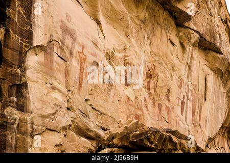 Die Steinkunsttafel des Sego Canyon in Utah wurde von den Menschen der archaischen Kultur im Stil des Barrier Canyon zwischen 1.500 und 4.000 gemalt Stockfoto