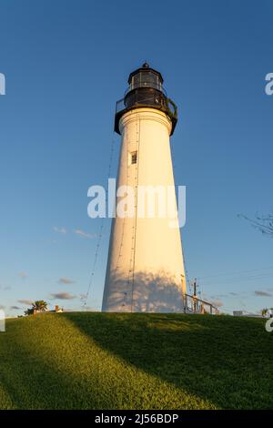 Der Leuchtturm von Port Isabel wurde 1852 auf Point Isabel in Port Isabel, Texas, aus Ziegelsteinen erbaut. Sie ist 82 Meter groß. Stockfoto