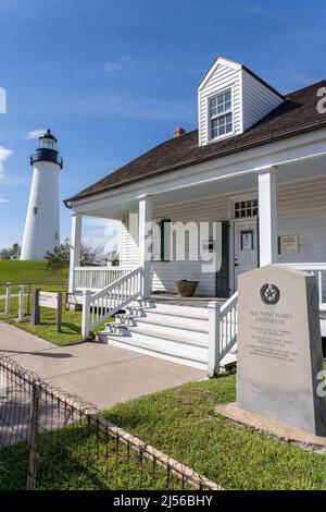 Der Leuchtturm von Port Isabel und das Keeper's Cottage in Port Isabel, Texas, sind eine staatliche historische Stätte. Stockfoto