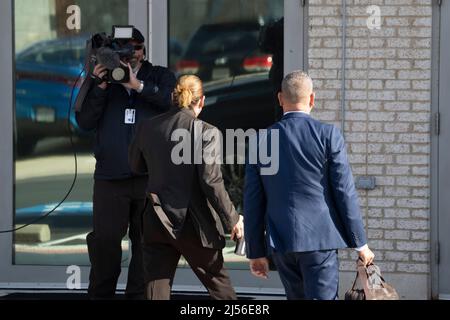 Der Schauspieler Johnny Depp kommt am Dienstag, den 19. April 2022, wegen seines Anti-Diffamierungsverfahrens im Fairfax County Courthouse in Fairfax, Virginia, an. Kredit: Chri Stockfoto