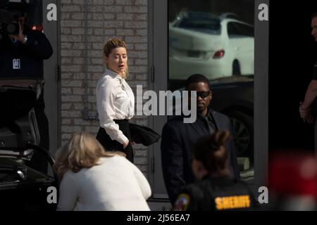 Die Schauspielerin Amber Heard kommt am Dienstag, den 4. April, zu dem von Johnny Depp im Fairfax County Courthouse in Fairfax, Virginia, vereidigenden Prozess Stockfoto