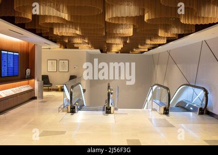 Los Angeles, CA April 20.: Die Aussicht beim Verlassen des Delta SkyClub im Terminal 3 am LAX. Los Angeles, CA 20.. April 2022 Quelle: Edward Kerns II/MediaPunch Stockfoto