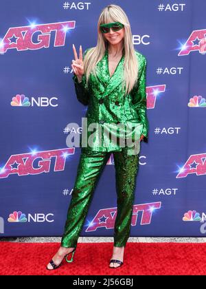 PASADENA, LOS ANGELES, KALIFORNIEN, USA - 20. APRIL: Das deutsch-amerikanische Model Heidi Klum kommt zur „America's Got Talent“-Saison 17 des Red Carpet, die am 20. April 2022 im Pasadena Civic Auditorium in Pasadena, Los Angeles, Kalifornien, USA, stattfand. (Foto von Xavier Collin/Image Press Agency) Stockfoto