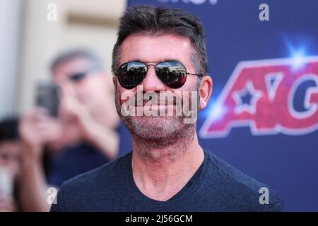 Pasadena, Usa. 20. April 2022. PASADENA, LOS ANGELES, KALIFORNIEN, USA - 20. APRIL: Simon Cowell, der englische Fernseherpersönlichkeit, kommt zur „America's Got Talent“-Saison 17 des Red Carpet von NBC, die am 20. April 2022 im Pasadena Civic Auditorium in Pasadena, Los Angeles, Kalifornien, USA, stattfand. (Foto von Xavier Collin/Image Press Agency) Quelle: Image Press Agency/Alamy Live News Stockfoto