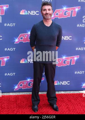 Pasadena, Usa. 20. April 2022. PASADENA, LOS ANGELES, KALIFORNIEN, USA - 20. APRIL: Simon Cowell, der englische Fernseherpersönlichkeit, kommt zur „America's Got Talent“-Saison 17 des Red Carpet von NBC, die am 20. April 2022 im Pasadena Civic Auditorium in Pasadena, Los Angeles, Kalifornien, USA, stattfand. (Foto von Xavier Collin/Image Press Agency) Quelle: Image Press Agency/Alamy Live News Stockfoto