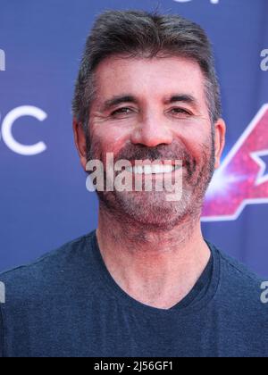 Pasadena, Usa. 20. April 2022. PASADENA, LOS ANGELES, KALIFORNIEN, USA - 20. APRIL: Simon Cowell, der englische Fernseherpersönlichkeit, kommt zur „America's Got Talent“-Saison 17 des Red Carpet von NBC, die am 20. April 2022 im Pasadena Civic Auditorium in Pasadena, Los Angeles, Kalifornien, USA, stattfand. (Foto von Xavier Collin/Image Press Agency) Quelle: Image Press Agency/Alamy Live News Stockfoto