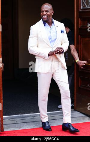 Pasadena, Usa. 20. April 2022. PASADENA, LOS ANGELES, KALIFORNIEN, USA - 20. APRIL: Der amerikanische Schauspieler Terry Crews kommt bei der „America's Got Talent“-Saison 17 des „Red Carpet“ von NBC an, die am 20. April 2022 im Pasadena Civic Auditorium in Pasadena, Los Angeles, Kalifornien, USA, stattfand. (Foto von Xavier Collin/Image Press Agency) Quelle: Image Press Agency/Alamy Live News Stockfoto