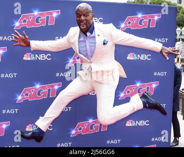 Pasadena, Usa. 20. April 2022. PASADENA, LOS ANGELES, KALIFORNIEN, USA - 20. APRIL: Der amerikanische Schauspieler Terry Crews kommt bei der „America's Got Talent“-Saison 17 des „Red Carpet“ von NBC an, die am 20. April 2022 im Pasadena Civic Auditorium in Pasadena, Los Angeles, Kalifornien, USA, stattfand. (Foto von Xavier Collin/Image Press Agency) Quelle: Image Press Agency/Alamy Live News Stockfoto