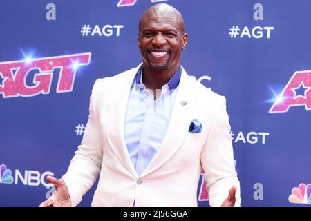 Pasadena, Usa. 20. April 2022. PASADENA, LOS ANGELES, KALIFORNIEN, USA - 20. APRIL: Der amerikanische Schauspieler Terry Crews kommt bei der „America's Got Talent“-Saison 17 des „Red Carpet“ von NBC an, die am 20. April 2022 im Pasadena Civic Auditorium in Pasadena, Los Angeles, Kalifornien, USA, stattfand. (Foto von Xavier Collin/Image Press Agency) Quelle: Image Press Agency/Alamy Live News Stockfoto