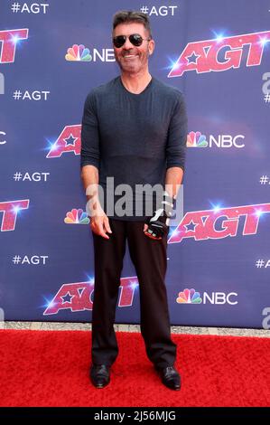 19. April 2022 – Pasadena, Kalifornien – Simon Cowell. Ã¢â‚¬Å AmericaÃ¢â‚¬â„¢hat TalentÃ¢â‚¬Â Staffel 17 den Auftakt des Roten Teppichs im Pasadena Civic Auditorium ausgetragen. Stockfoto