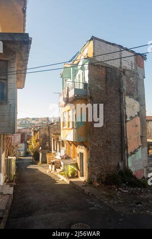 Istanbul, Türkei - 01. Januar 2021: Alte Wohngebäude im Zentrum von Istanbul Stockfoto