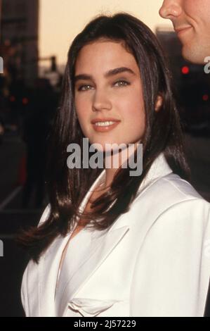 Jennifer Connelly bei der Rocketeer Ribbon Cutting Ceremony 19. Juni 1991 Quelle: Ralph Dominguez/MediaPunch Stockfoto