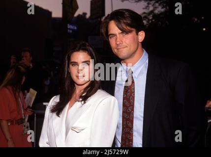 Jennifer Connelly und Bill Campbell bei der Rocketeer Ribbon Cutting Ceremony 19. Juni 1991 Credit: Ralph Dominguez/MediaPunch Stockfoto