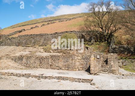 Der Sir Francis Dressing Floor, die veraltete Überreste der alten Bleibergbauindustrie in Gunnerside Gill, Swaledale, North Yorkshire, England, Großbritannien Stockfoto