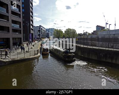 MANCHESTER. GREATER MANCHESTER. ENGLAND. 04-10-22. New Islington Marina Ancoats. Ein Wohngebiet auf dem Gelände eines ehemaligen Kanaldocks. Stockfoto