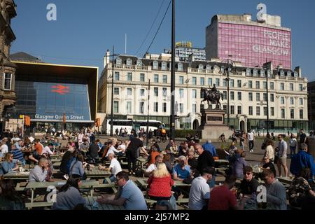 George Square in the Sunshine, Glasgow, Schottland, 26. März 2022. Stockfoto