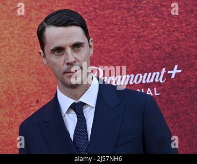 Los Angeles, Usa. 21. April 2022. Das Schauspielmitglied Matthew Goode nimmt an der Premiere der neuen Serie „The Offer“ des biografischen Dramas Paramount in den Paramount Studios in Los Angles am Mittwoch, den 20. April 2022 Teil. Storyline: Der Oscar-prämierte Produzent Albert S. Ruddy hat seine nie zuvor offenbarten Erfahrungen mit der Entstehung von 'The Godfather' (1972) gemacht. Foto von Jim Ruymen/UPI Credit: UPI/Alamy Live News Stockfoto