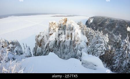 Lena säulte im Winter am Ufer des Lena-Flusses Yakutia Stockfoto