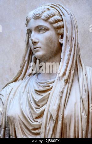 Livia Drusilla, 59 v. Chr. – 29 n. Chr., römische Kaiserin und Ehefrau des römischen Kaisers Augustus und Mutter des Tiberius. Statue aus Paestum in Italien, Jetzt in Th Stockfoto