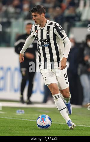 Turin, Italien, 20.. April 2022. Alvaro Morata von Juventus während des Coppa Italia-Spiels im Allianz-Stadion in Turin. Bildnachweis sollte lauten: Jonathan Moscrop / Sportimage Stockfoto