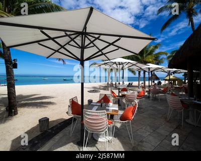 Luxushotel La Pirogue Resort & Spa mit tropischer Hotelanlage, Pool, Palmen, Flic en Flac, Mauritius Stockfoto
