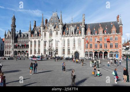 Ostseite mit Historium, Provinzialhof, Postamt, der Grote Markt, Brügge, Belgien Stockfoto